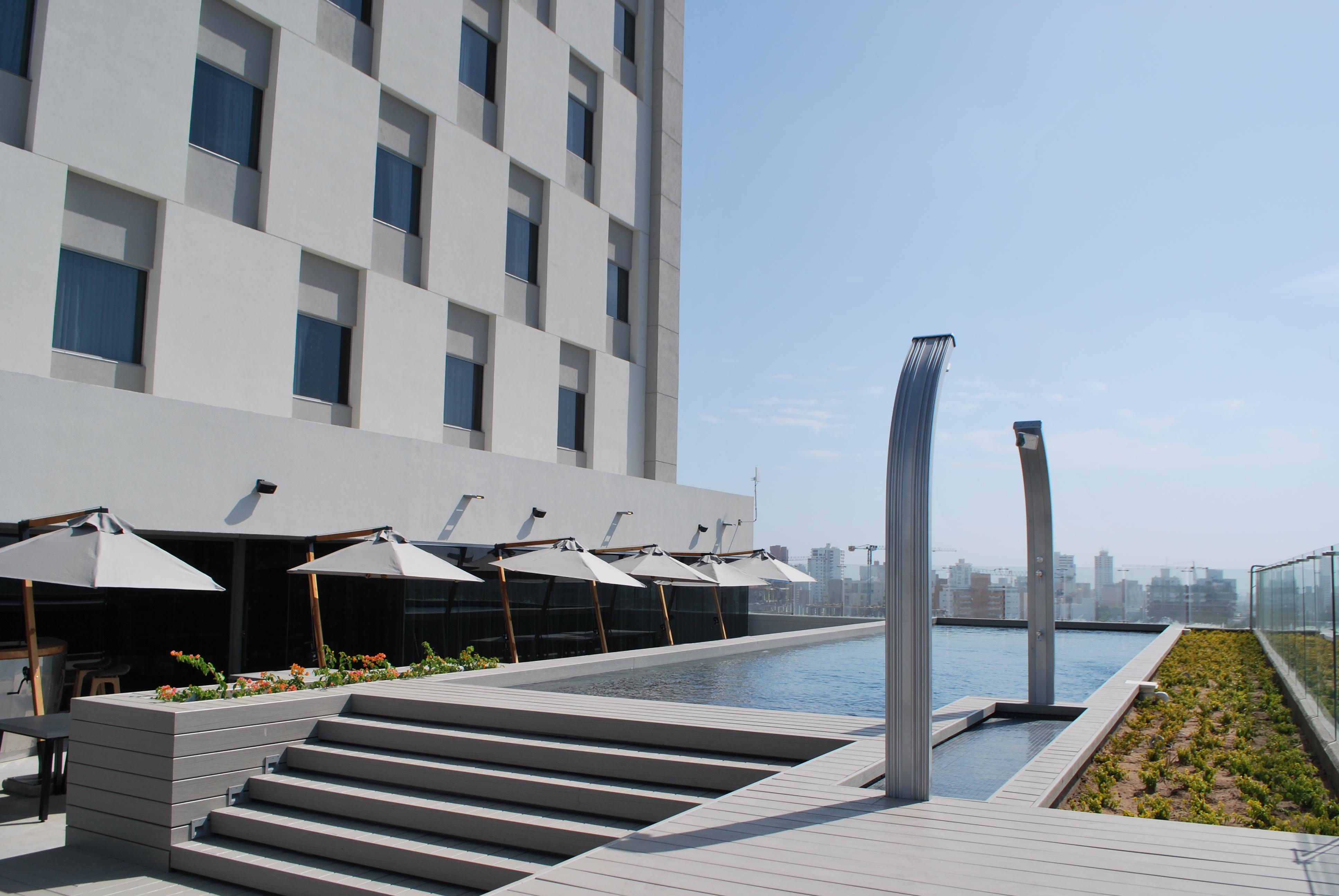 Movich Buro 51 Hotel Barranquilla  Exterior foto The pool at the hotel
