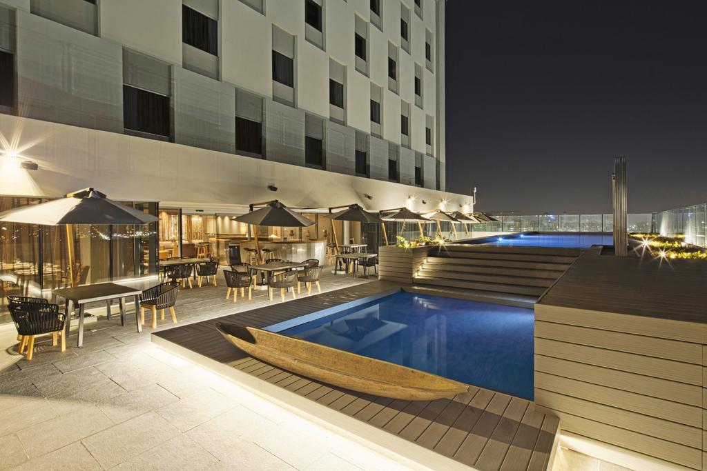 Movich Buro 51 Hotel Barranquilla  Exterior foto The pool at the hotel